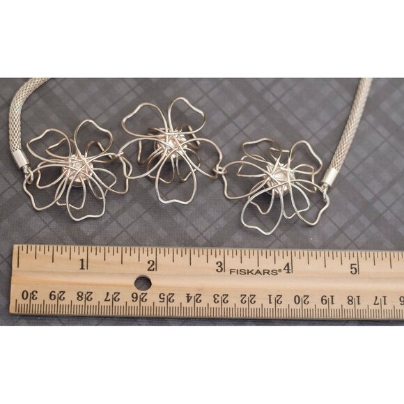 Vintage Boho Floral Gold Tone Light Necklace 18 Inches by Avon  G19 - Picture 3 of 3